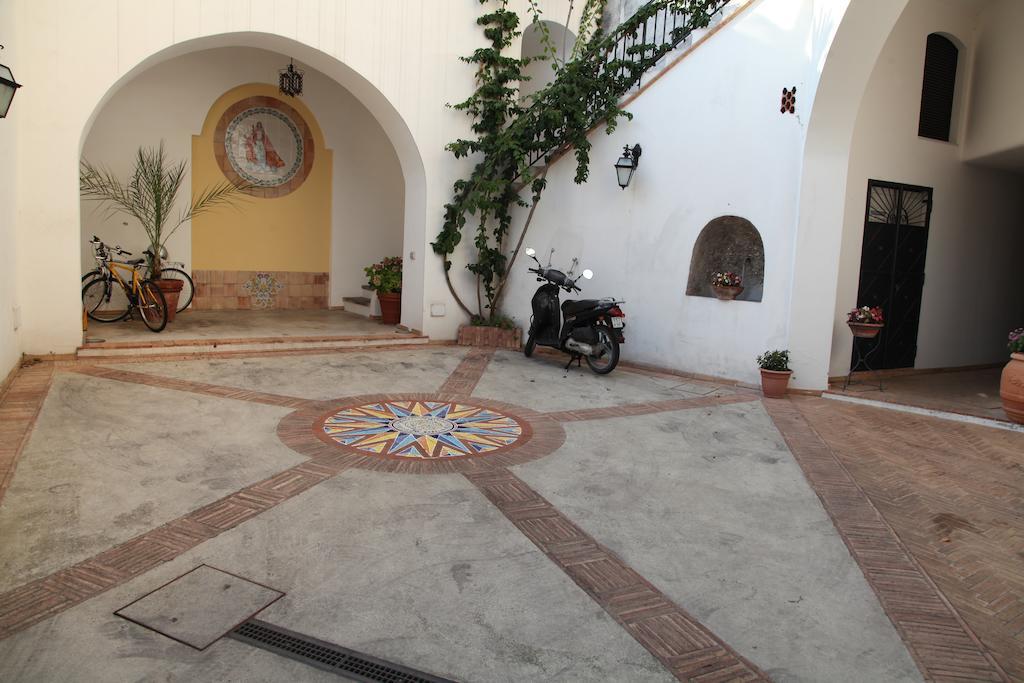 Le Terrazze Di Cristina Bed & Breakfast Vietri Ngoại thất bức ảnh