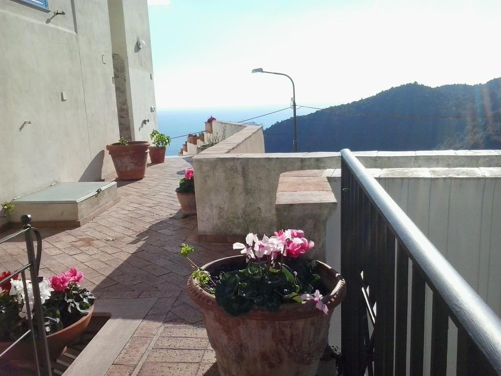 Le Terrazze Di Cristina Bed & Breakfast Vietri Ngoại thất bức ảnh